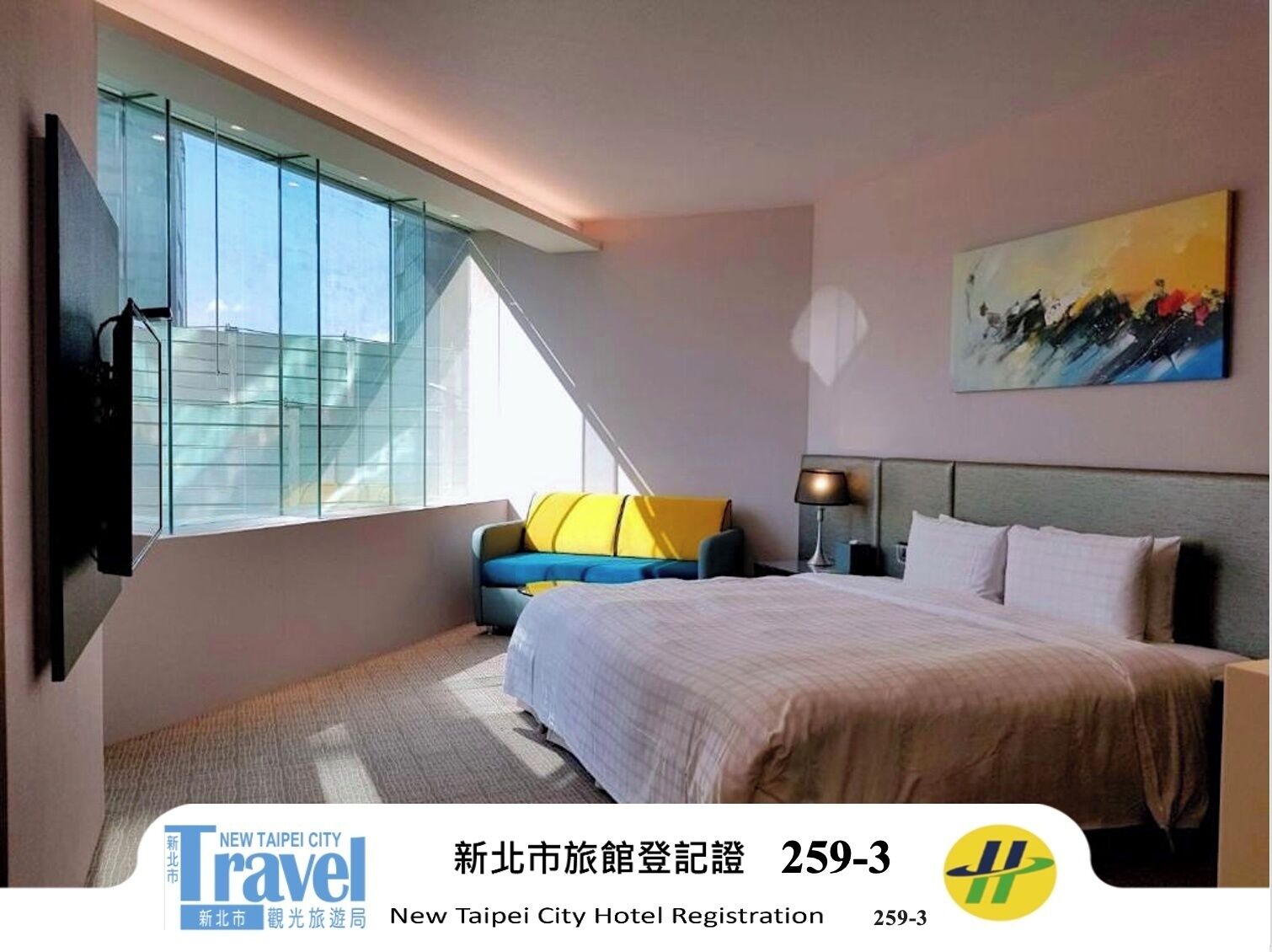 Premium bedding, down comforters, minibar, in-room safe