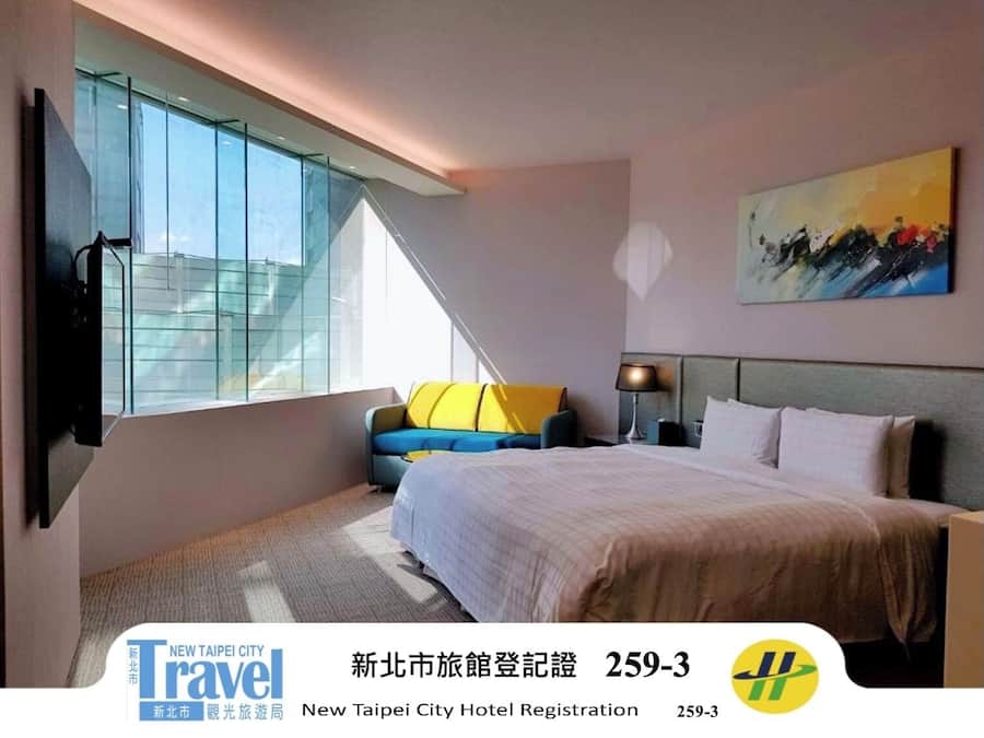 Premium bedding, down comforters, minibar, in-room safe