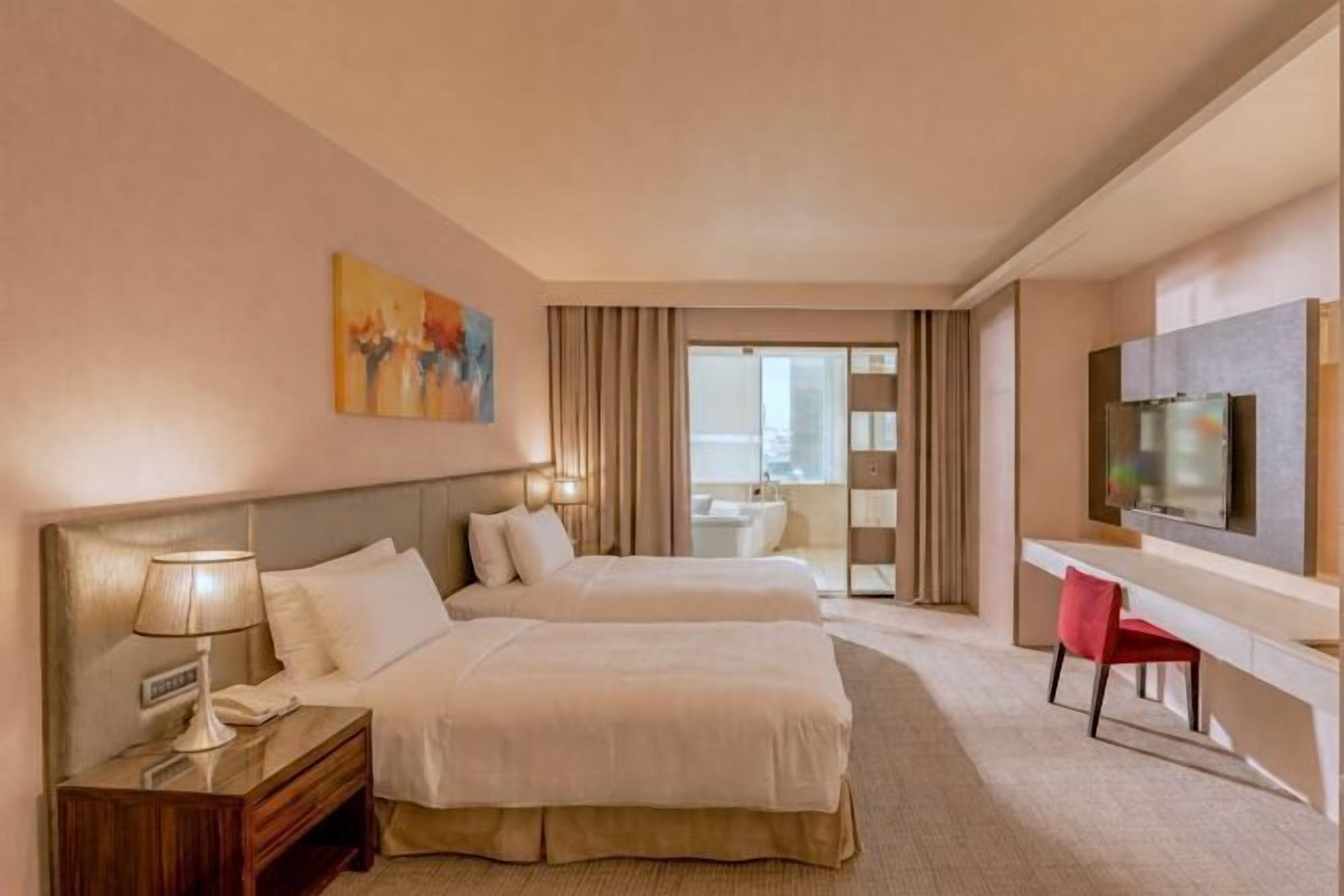 Ropa de cama de alta calidad, cubrecamas y minibar 