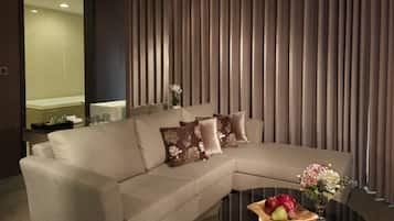 Grand-Suite | Wohnbereich | 37-Zoll-LCD-Fernseher mit Kabelempfang, Fernseher