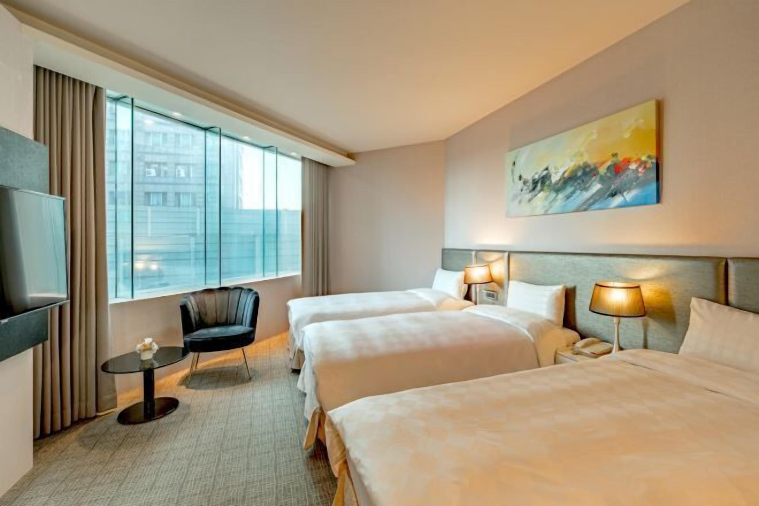 Ropa de cama de alta calidad, cubrecamas y minibar 