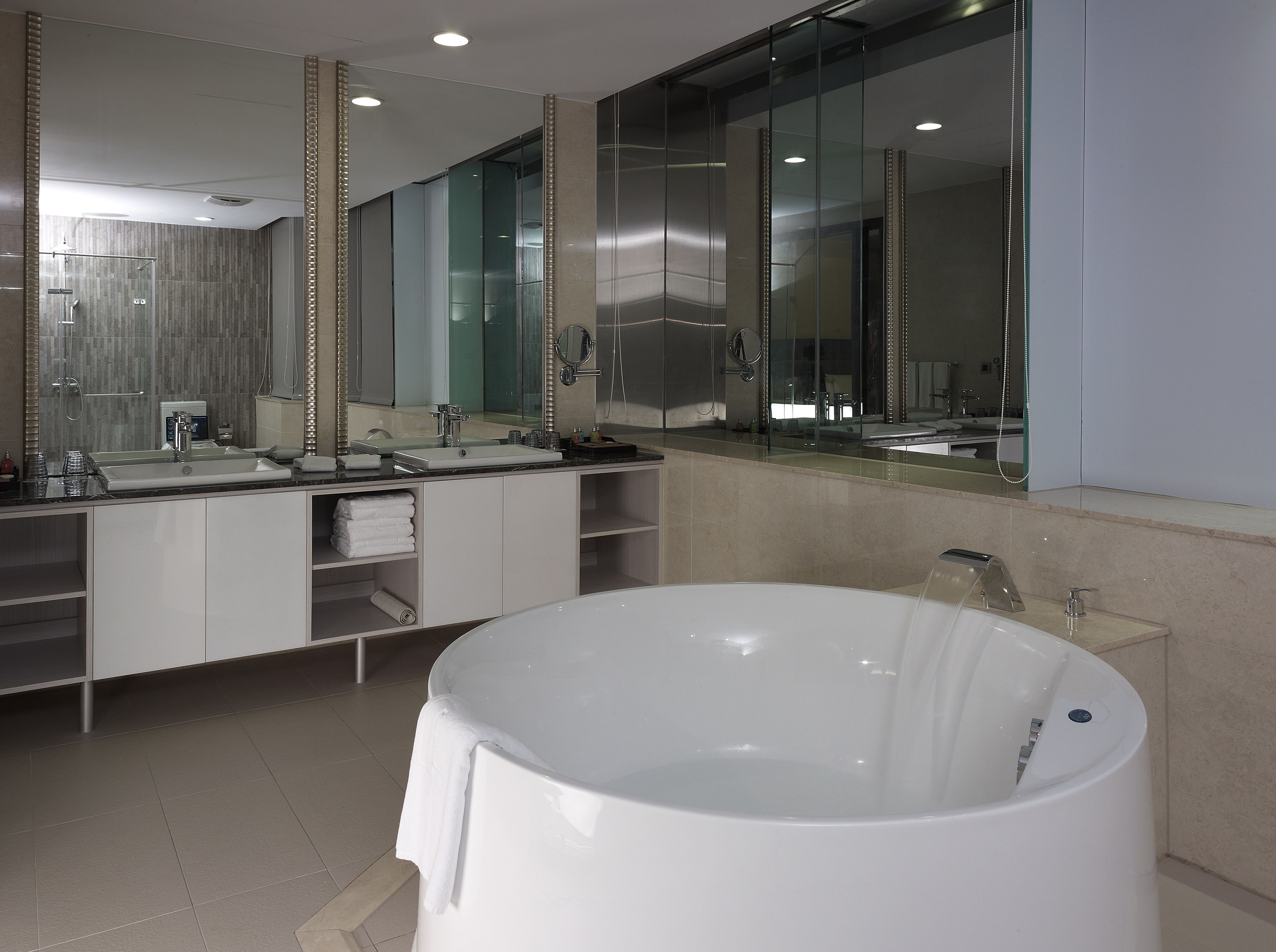 family quadruple room, 2 double beds | deep-soaking bathtub