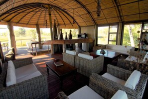 Restaurant - Nkasa Lupala Tented Lodge (Sangwali)