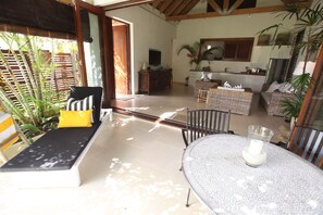 2 bedrooms, premium bedding, down duvets, in-room safe