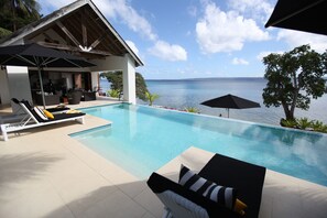 Outdoor pool, free cabanas, pool umbrellas - Villa 25 (Port Vila)