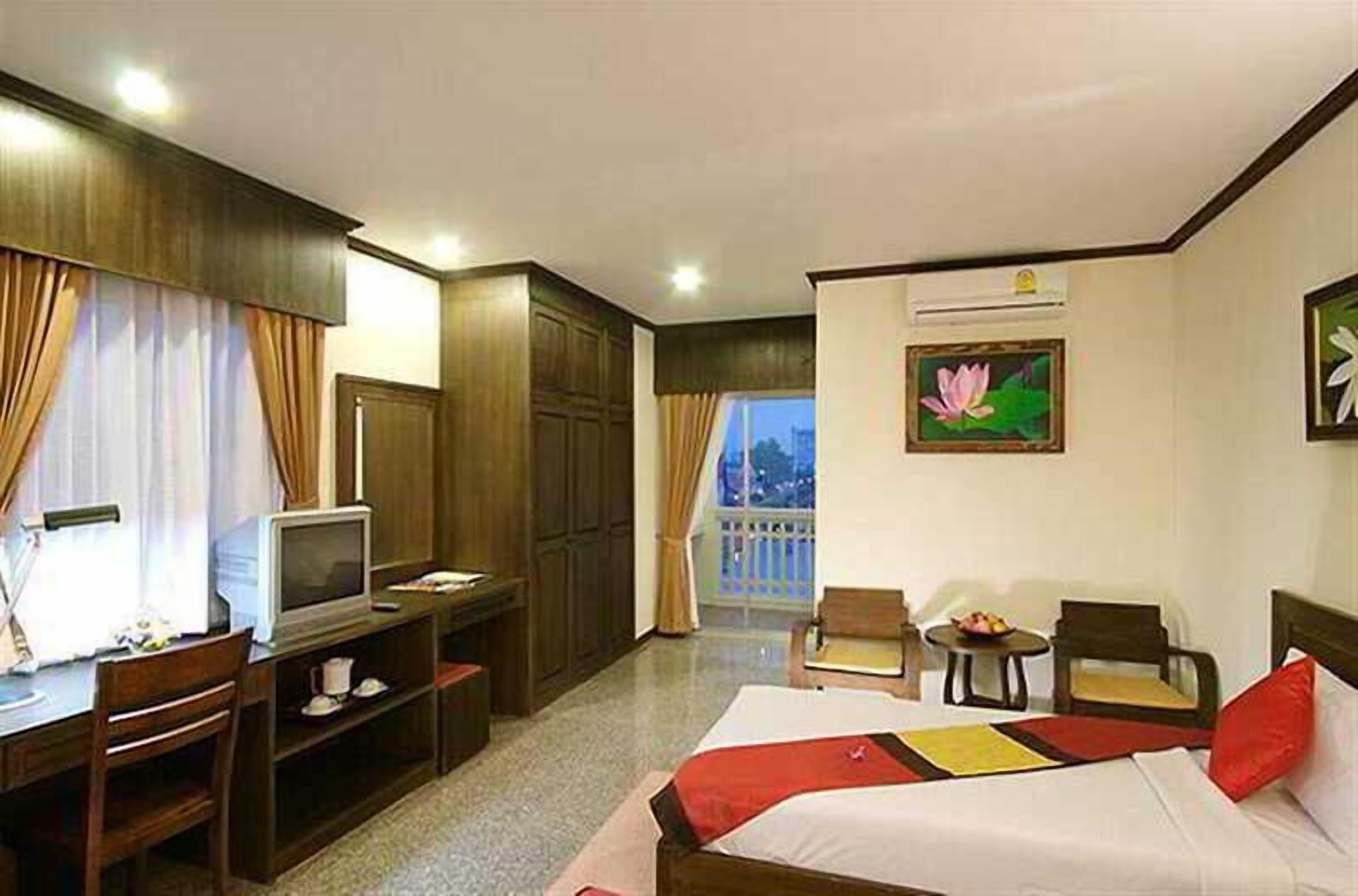 In-room safe, free WiFi