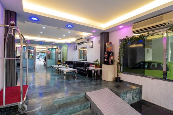 Lobby sitting area - Frsan Plaza (Manama)