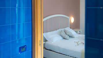 Doppia Basic, vista mare | Minibar, culle/letti per bambini (a pagamento), lenzuola