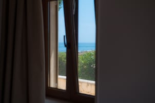 Minibar, cunas y ropa de cama 