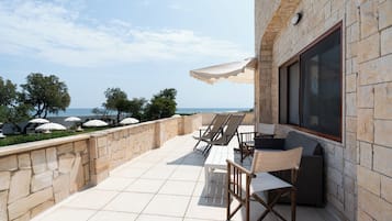 Deluxe Quadruple Room | Terrace/patio