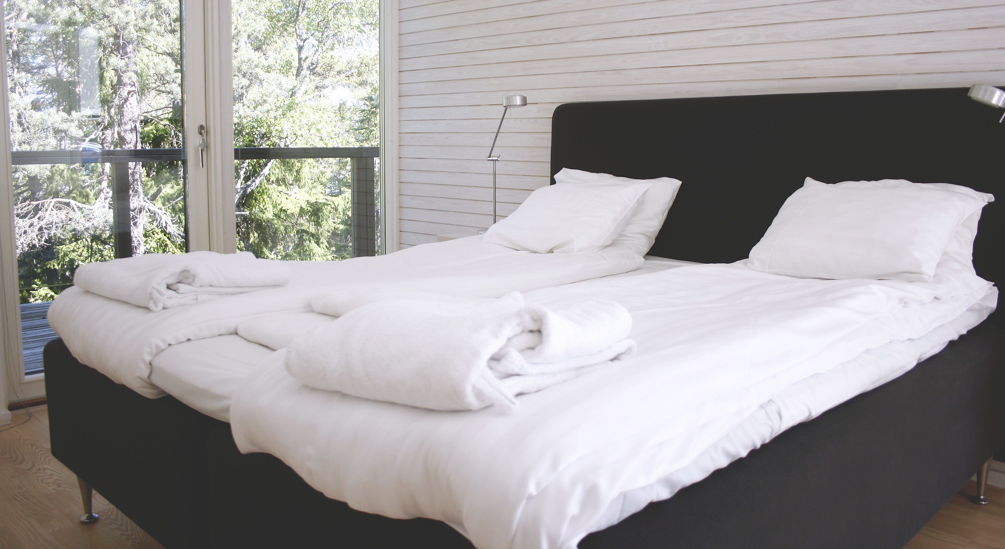 free wifi, bed sheets