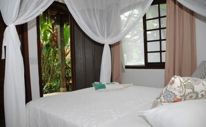 Suite Paineira | 미니바, 각각 다른 스타일의 인테리어, 각각 다르게 가구 비치, 암막 커튼