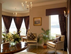 Lobby sitting area - Loch Ness Lodge (Inverness)