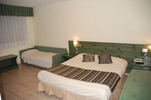 Triple Room, Balcony | Minibar, in-room safe, free WiFi - Albergo Ristorante Cacciatori (Auronzo di Cadore)