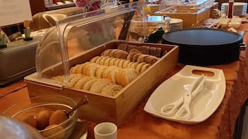 Café da manhã com buffet grátis todos os dias