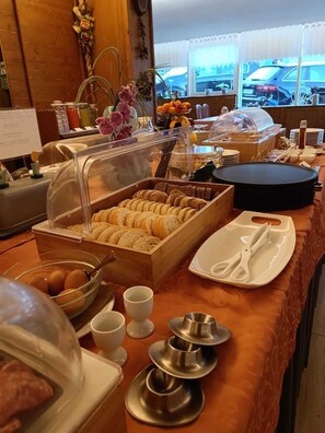 Free daily buffet breakfast - Albergo Ristorante Cacciatori (Auronzo di Cadore)