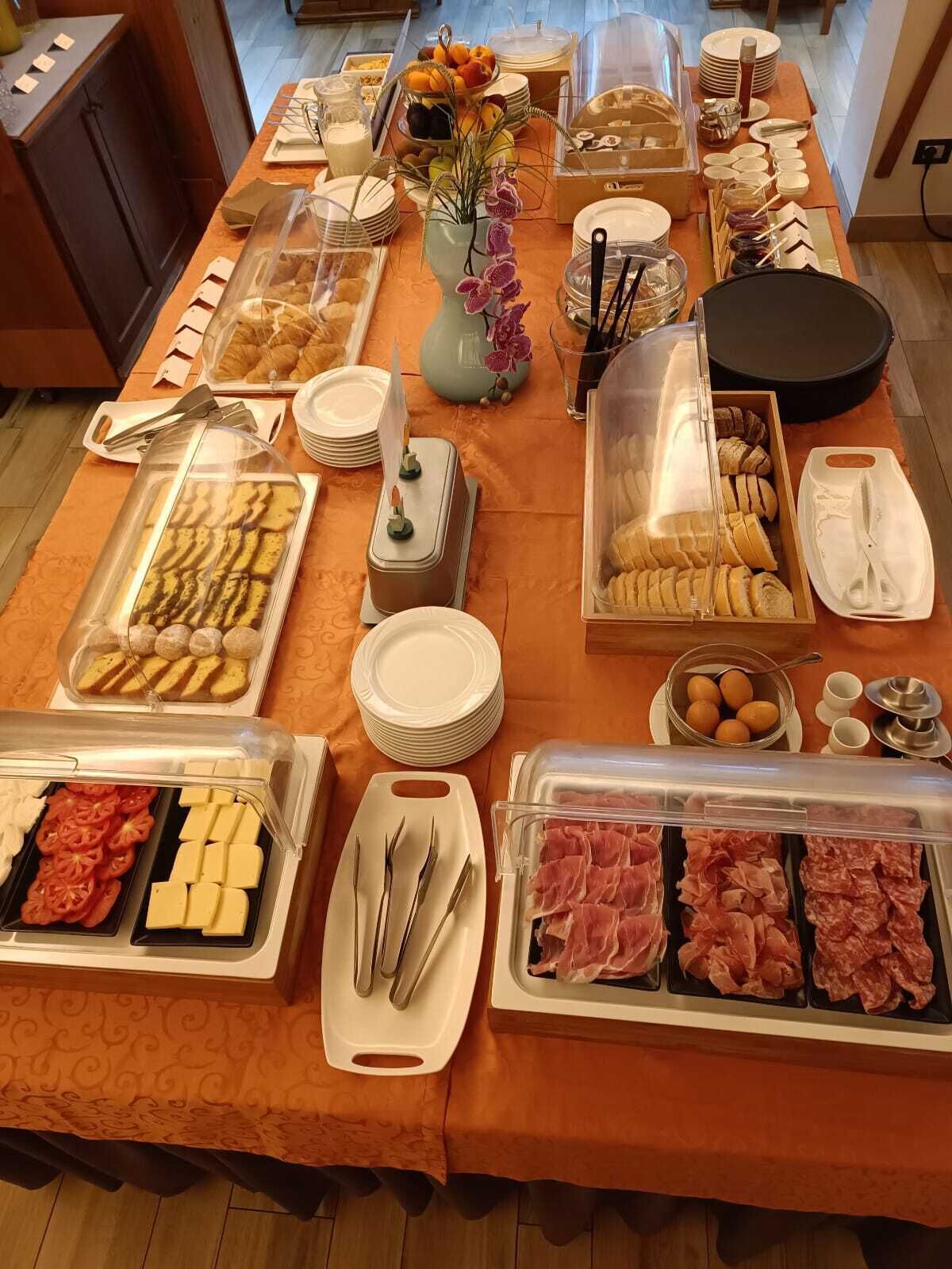 Free daily buffet breakfast