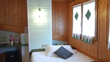 Single Room | Minibar, in-room safe, free WiFi