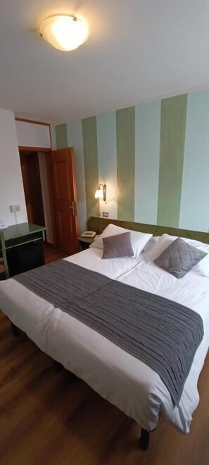 Family Room, Balcony, Mountain View | Minibar, in-room safe, free WiFi - Albergo Ristorante Cacciatori  (Auronzo di Cadore)