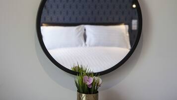 Deluxe King Room | Egyptian cotton sheets, hypo-allergenic bedding, desk, blackout curtains