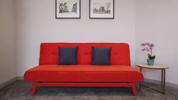 Suite | Egyptian cotton sheets, hypo-allergenic bedding, desk, blackout curtains