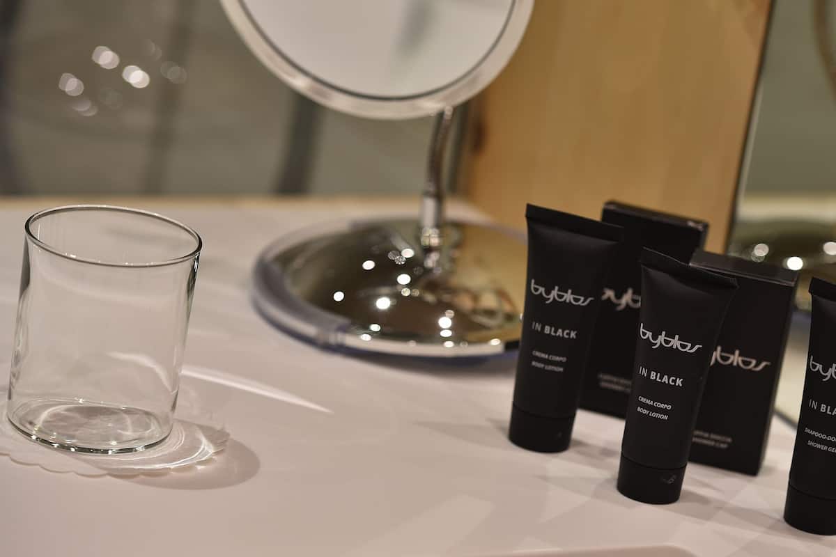 Suite Deluks | Kamar mandi | Shower, perlengkapan mandi gratis, pengering rambut, dan jubah mandi