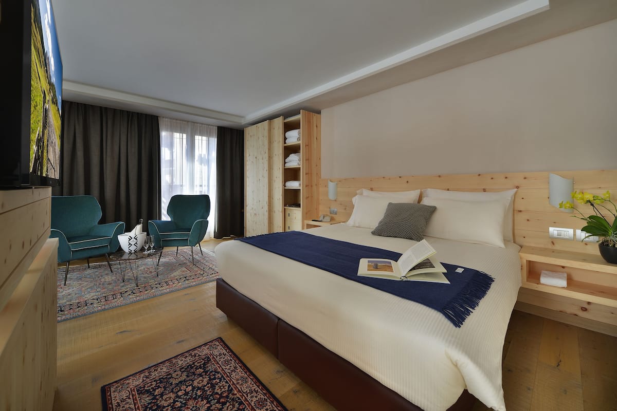 executive suite, balcony | 1 bedroom, frette italian sheets, premium bedding, down duvets