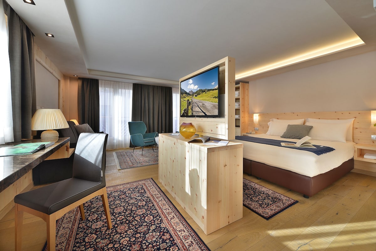 Suite Eksekutif, balkon | Seprai Frette Italia, seprai premium, dan selimut bulu angsa