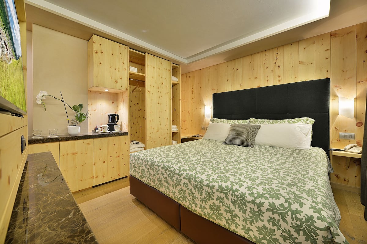 Suite Deluks | Seprai Frette Italia, seprai premium, dan selimut bulu angsa