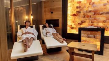 Hot tub, 1 treatment room, massages