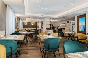 Breakfast served, Italian cuisine - Hotel St. Michael (Livigno)