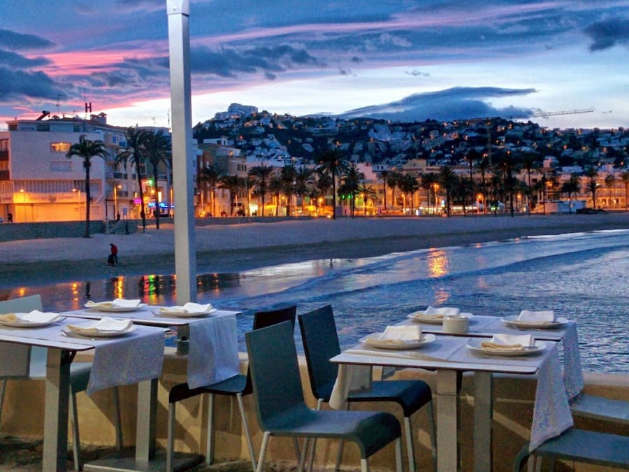 Serviço de café da manhã, culinária mediterrânea, vistas para a praia