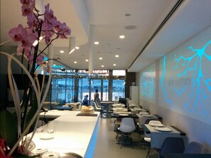 Dagelijks uitgebreid ontbijt (EUR 15 per persoon)