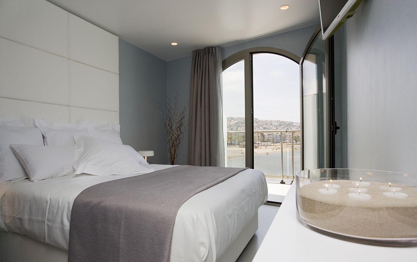 Bar met dakterras, stranduitzicht