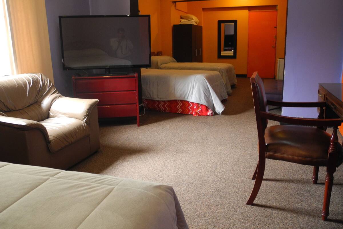 Triple Room | In-room safe, desk, soundproofing, free WiFi