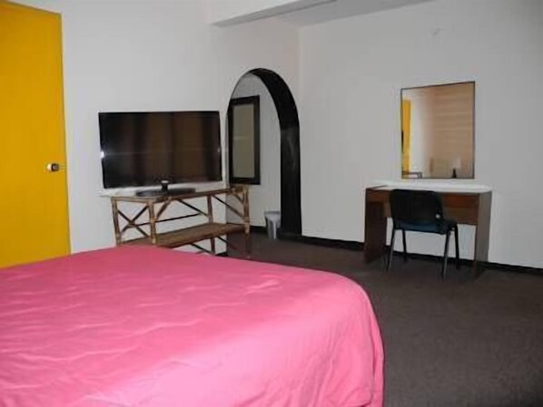 In-room safe, desk, soundproofing, free WiFi