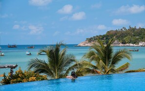 Outdoor pool, pool umbrellas - Ko Tao Resort - Beach Zone (Koh Tao)