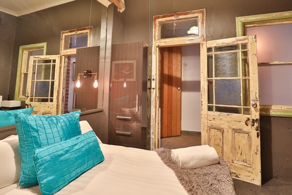 Departamento estándar, 2 habitaciones | 2 habitaciones, ropa de cama de alta calidad y escritorio 