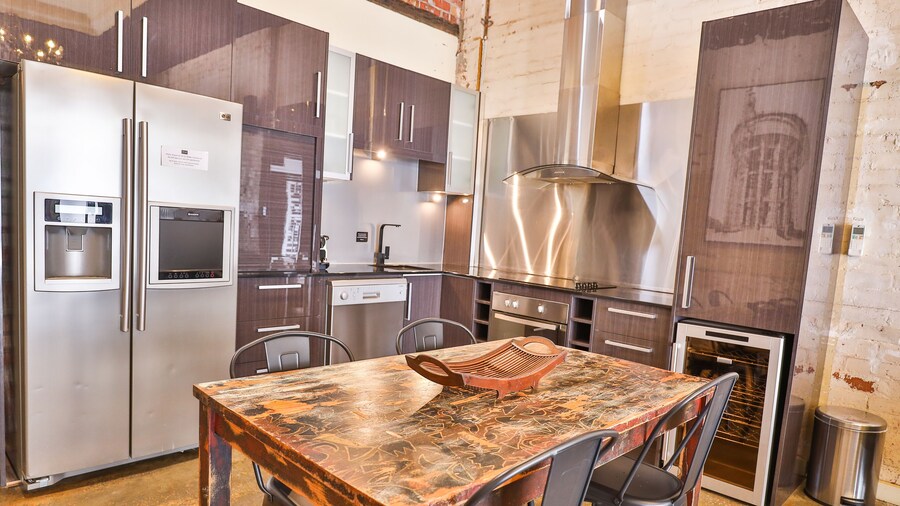 Indulge Apartments - Eighth Street