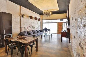 Standard Apartment, 2 Bedrooms | In-room dining