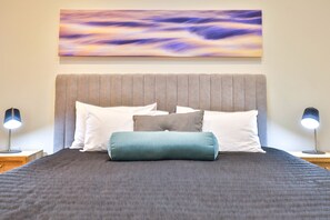 Studio (Langtree) | Bathroom | Shower, free toiletries, hair dryer, towels - Indulge Apartments Langtree (Mildura)