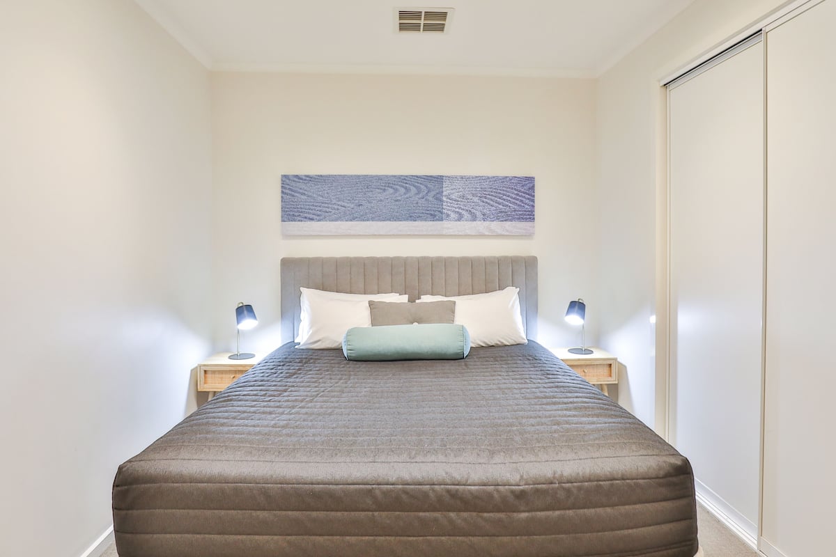2 bedrooms, premium bedding, minibar, iron/ironing board