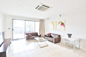 Televisión LCD, Netflix, servicios de streaming