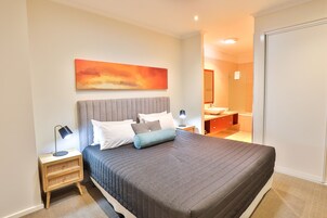 Premium bedding, minibar, iron/ironing board, free WiFi