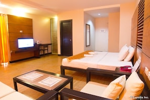 Premium bedding, in-room safe, blackout drapes, bed sheets