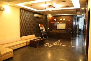 Reception - Hotel Delhi Airport Plaza (New Delhi)