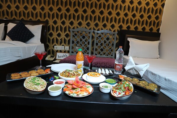 In-room dining - Hotel Delhi Airport Plaza (New Delhi)