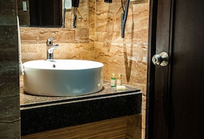 Camera Superior | Bagno | Doccia, vasca da bagno a immersione totale, soffione a pioggia