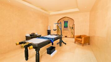 Couples treatment rooms, steam room, body treatments, aromatherapy