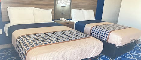 Quarto, 2 camas de casal, para não fumantes | Wi-Fi de cortesia, roupa de cama